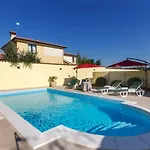 Holiday home Monique Vodnjan