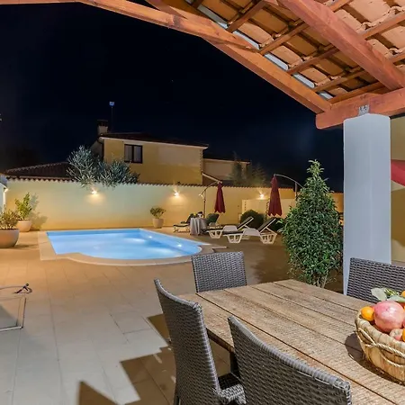 Monique Istria - Private Pool For 8 Guests *