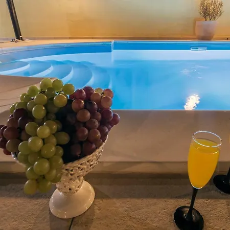 Monique Istria - Private Pool For 8 Guests