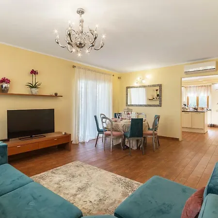 Monique Istria - Private Pool For 8 Guests بيت للعطل *