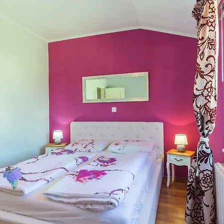 Σπίτι διακοπών Monique Istria - Private Pool For 8 Guests
