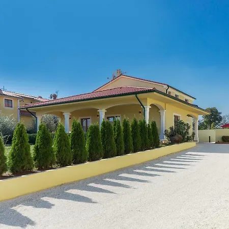 Monique Istria - Private Pool For 8 Guests * 沃德年