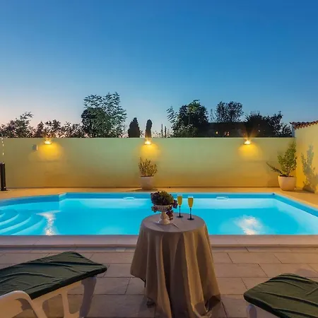 Monique Tatil Evi